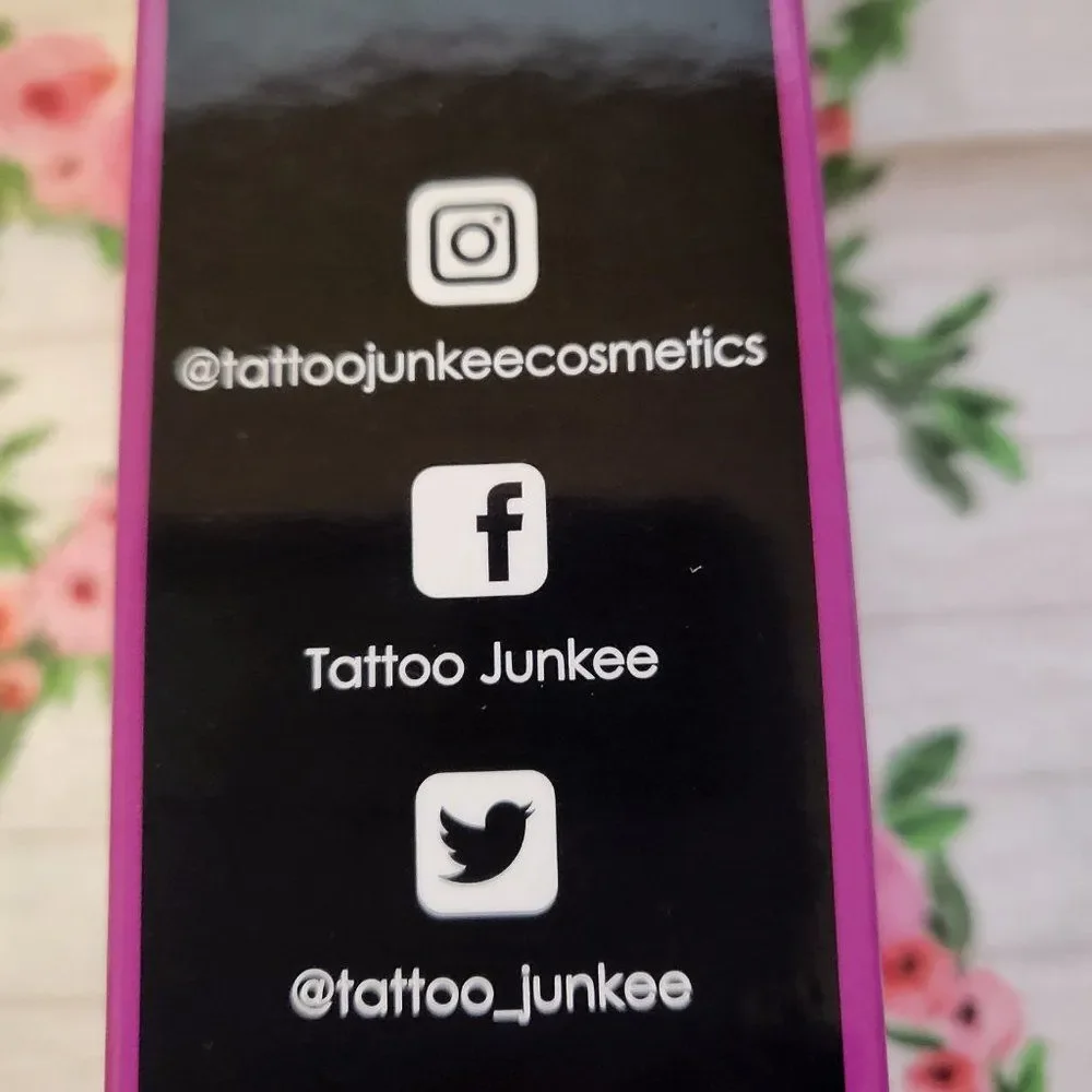 Tattoo Junkie Glo-Lite Powder Brush